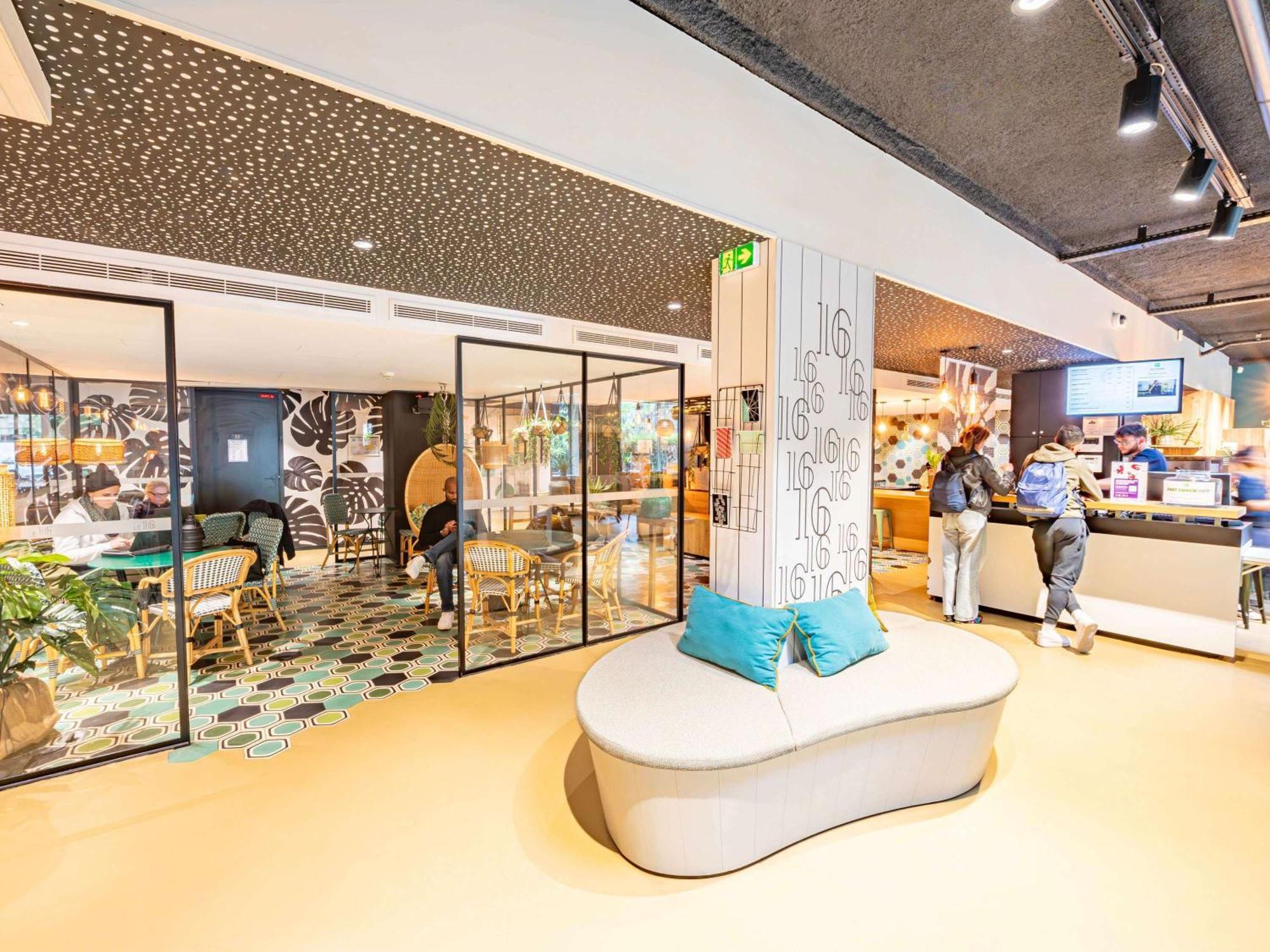 Hotel Ibis Styles Paris 16 3*